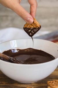 Pretzels trempés dans le chocolat