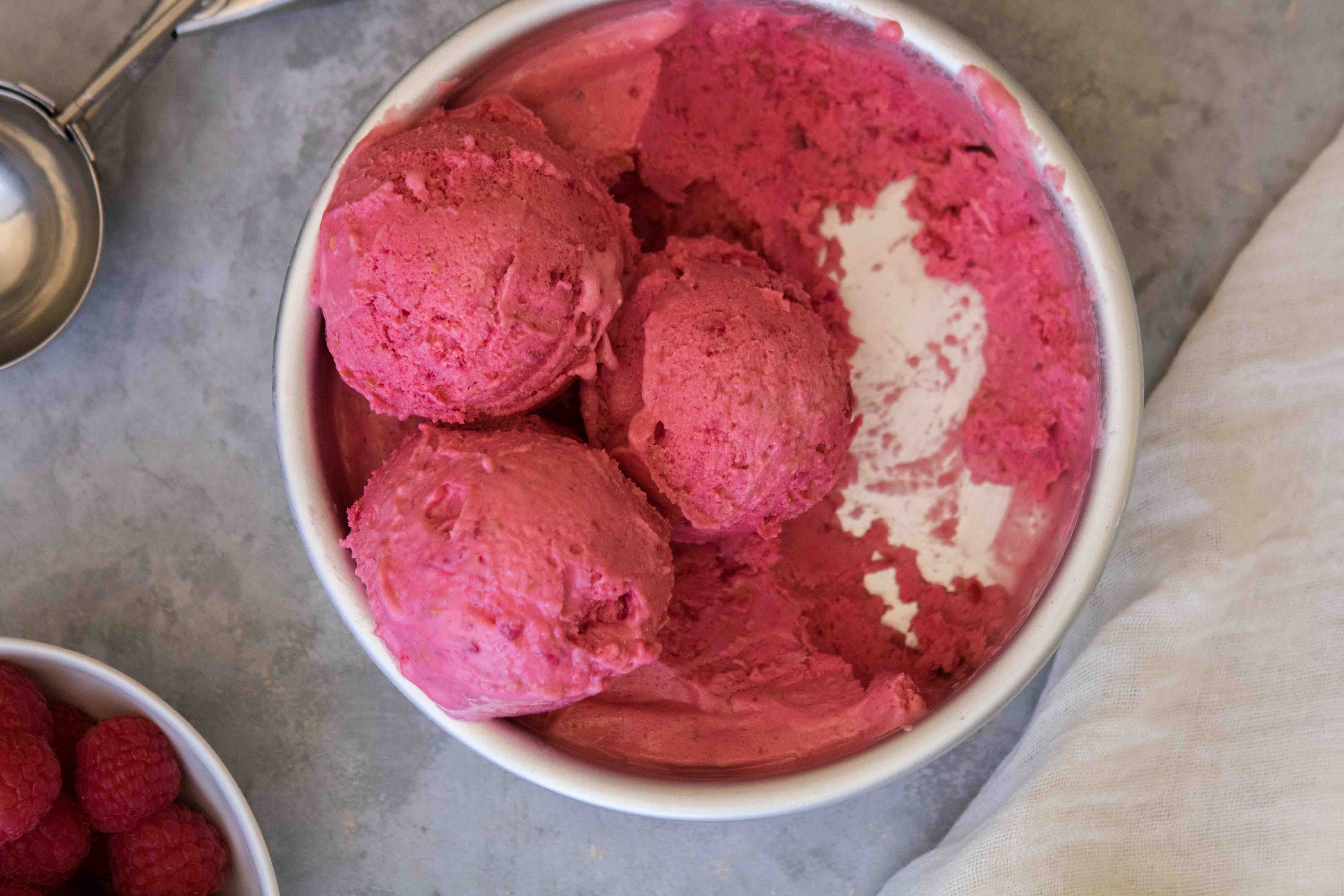 Boules de sorbet à la framboise