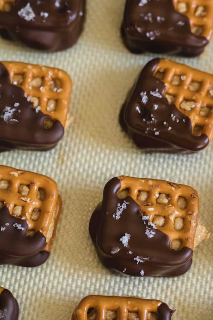 Bouchées de bretzel et beurre d'arachide Buckeye conservées au congélateur