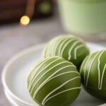 Bombes de chocolat chaud au matcha vert mignonnes