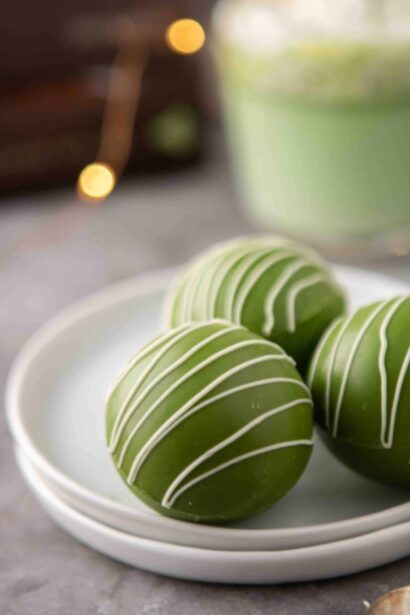 Bombes de chocolat chaud au matcha vert mignonnes