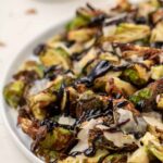 Choux de Bruxelles croustillants à la mode de restaurant, caramélisés au balsamique à l’aide d’une friteuse à air