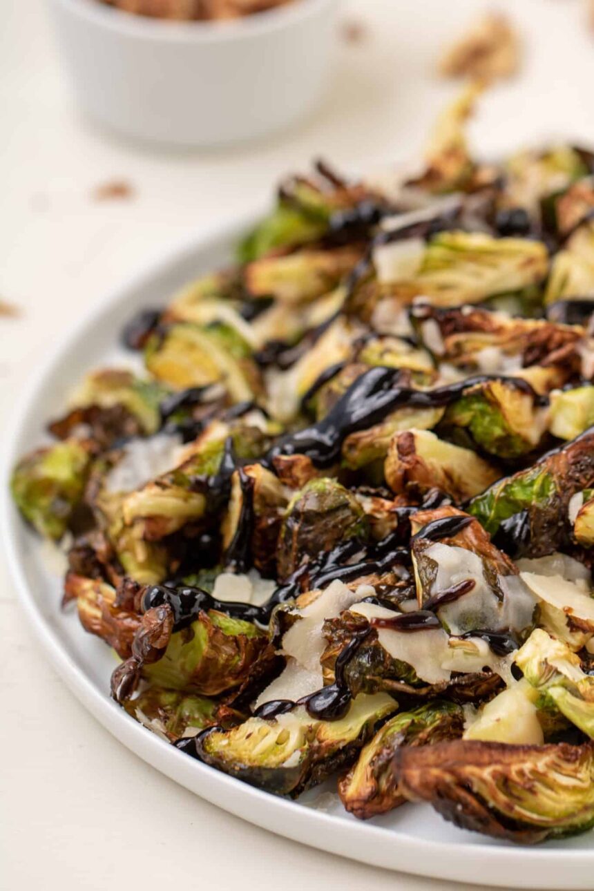 Choux de Bruxelles croustillants à la mode de restaurant, caramélisés au balsamique à l’aide d’une friteuse à air