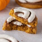 Biscuits Moelleux en Rouleau à la Citrouille, inspirés de Crumbl