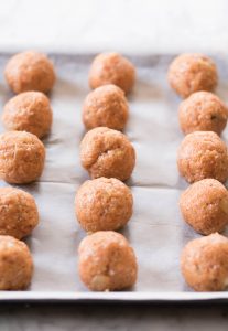 Boules de poulet buffalo prêtes pour la cuisson