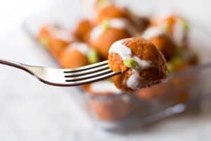 boulettes de poulet buffalo, alimentation saine, avec sauce ranch