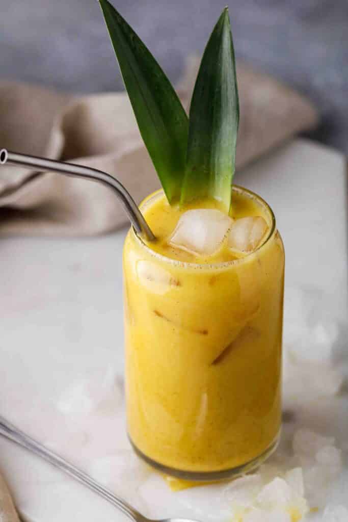 Latte au curcuma et gingembre glacé de Starbucks