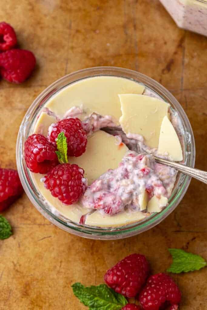 Raspberry overnight oats