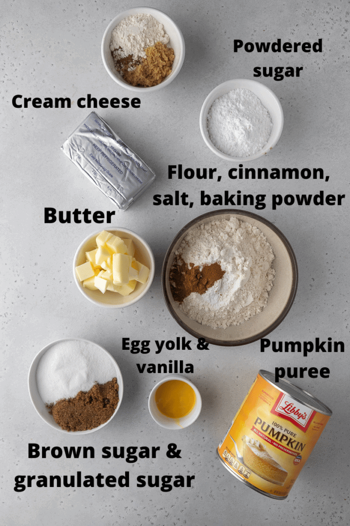 Ingrédients pour cookies roulés à la citrouille Crumbl