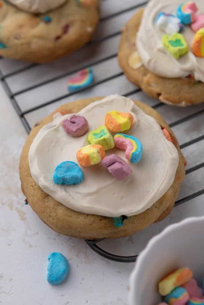 Crumbl glacés aux céréales Lucky Charms