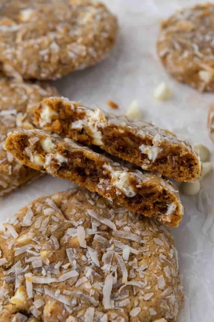 Cookies aux noix de coco et chocolat blanc Crumbl