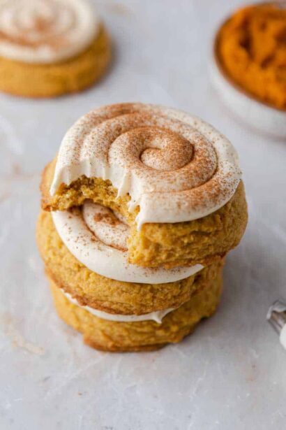Recette Inspirée des Cookies Caramel à la Citrouille Glacés de Crumbl