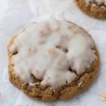 Les meilleures biscuits à l’avoine glacés de Crumbl