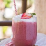 Smoothie au yaourt à la fraise et à la banane
