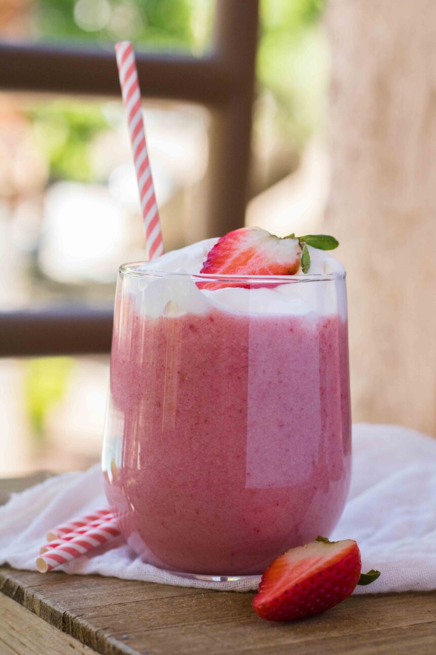 Smoothie au yaourt à la fraise et à la banane