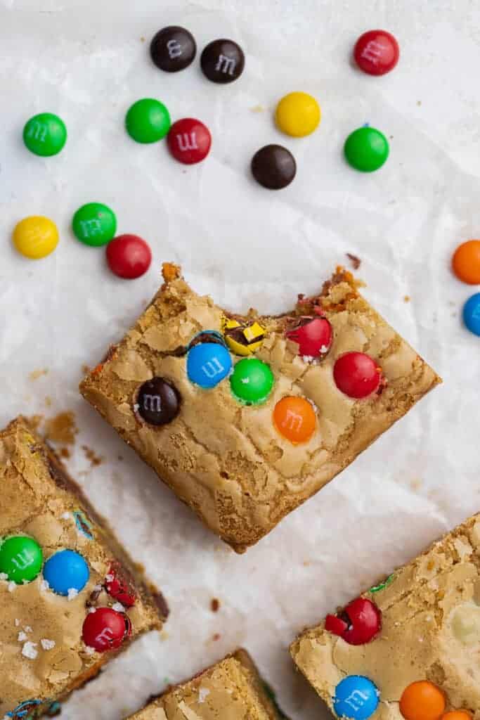 Blondies aux pépites de chocolat et M&M’s