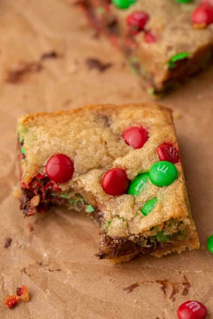 Blondie de Noël avec une bouchée