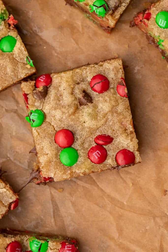 Blondie de Noël avec une bouchée