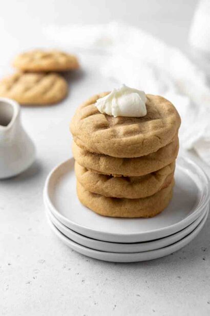 Cookies Gaufres CRUMBL avec Glaçage au Beurre
(Note: Since the original title does not specify a currency or use measurements in the title itself, no conversion was necessary. If you’d like me to adjust any specific details or provide a more detailed description, feel free to ask!)