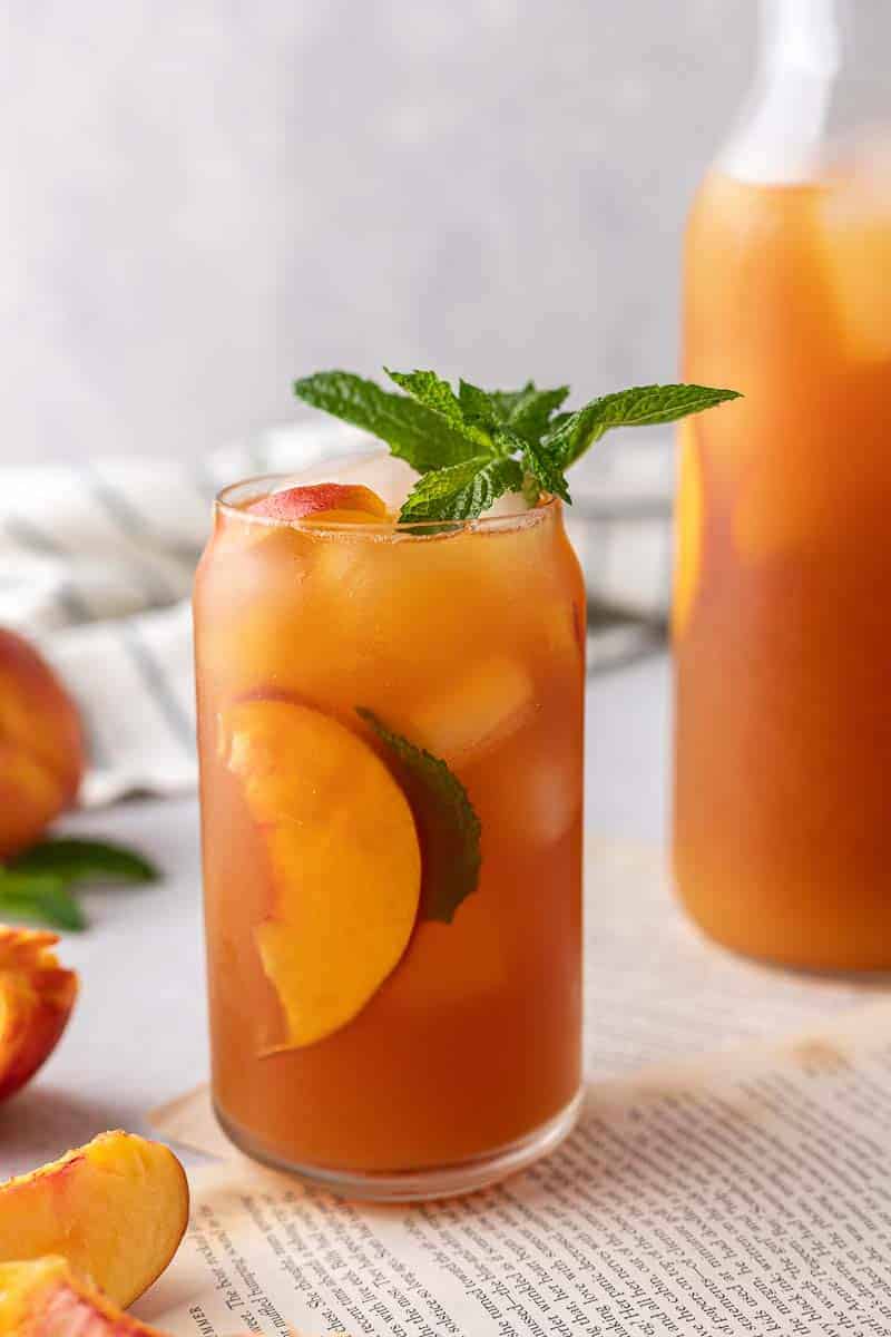 Recette rafraîchissante de thé glacé à la pêche en 3 ingrédients
