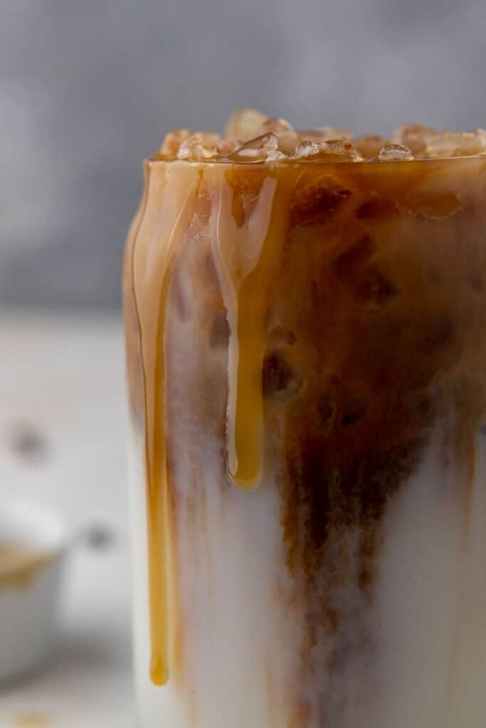 Close-up du copycat du Starbucks caramel macchiato