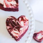 Brownies marbrés au cheesecake et au velours rouge