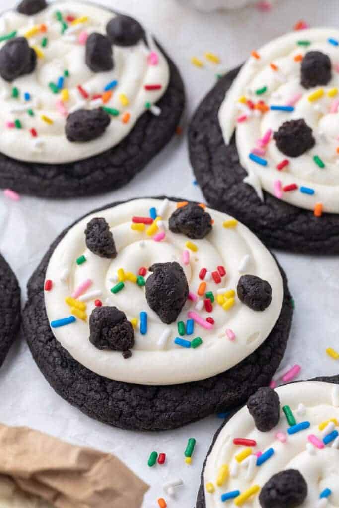 Cookies Oreo gâteau d’anniversaire Crumbl