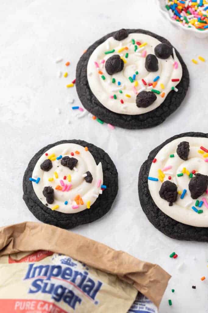 Cookies Oreo gâteau d’anniversaire dans un récipient
