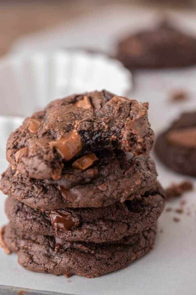 Pile de cookies au brownie fondant