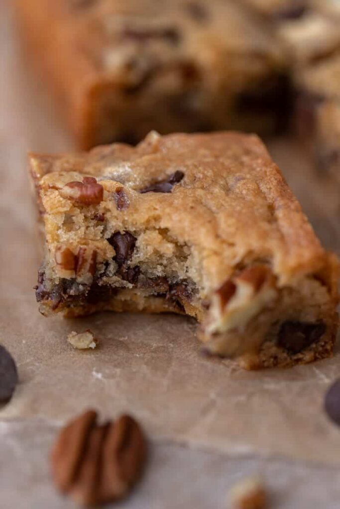Blondies aux noix de pécan et pépites de chocolat