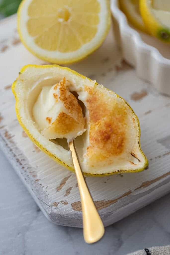 cuillère prélevant la crème au citron