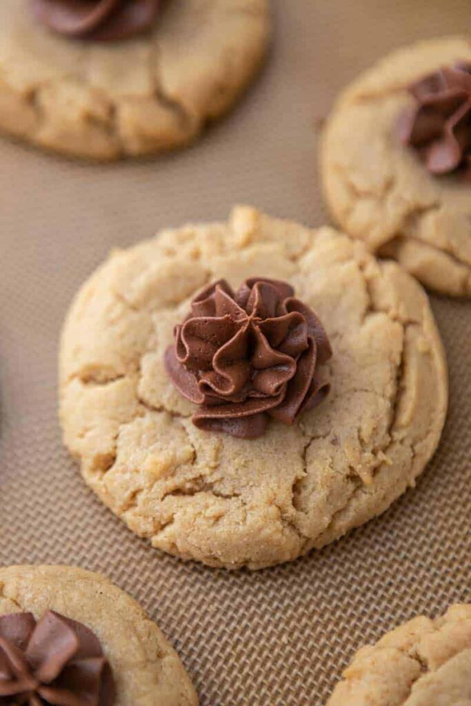 Biscuits Crumbl à la fleur de beurre de cacahuète !