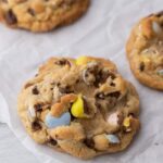 Recette de cookies mini œufs Cadbury aux pépites de chocolat pour Pâques