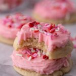 La Meilleure Recette de Biscuits Colorés Glacés pour la Saint-Valentin