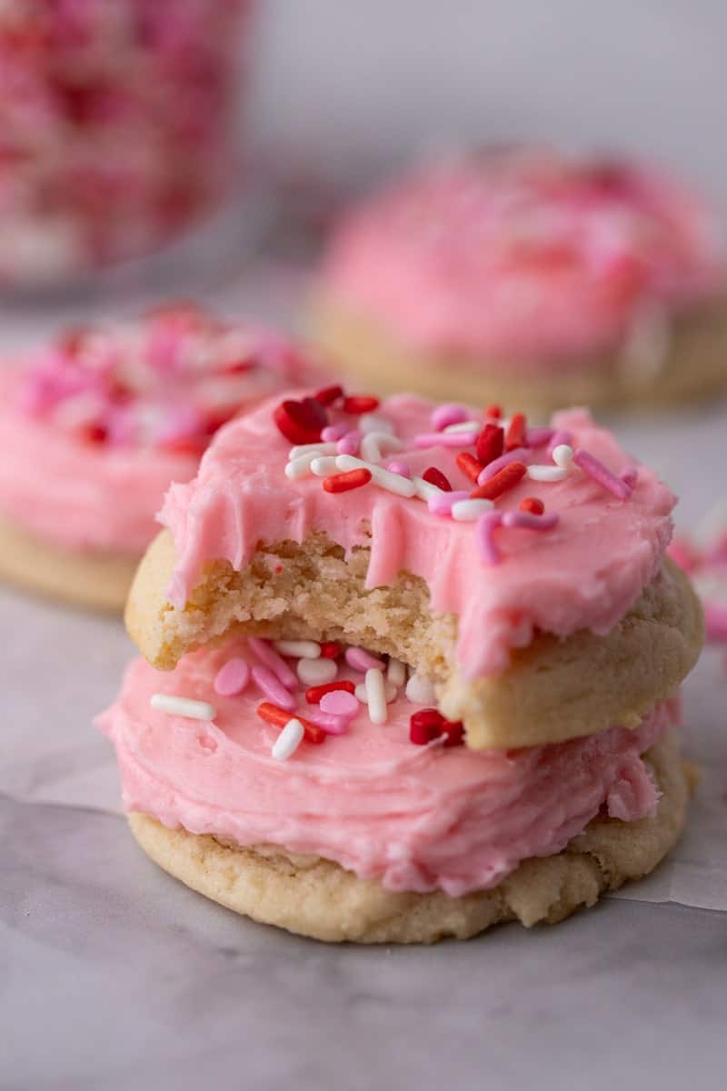 La Meilleure Recette de Biscuits Colorés Glacés pour la Saint-Valentin