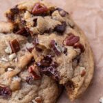 Cookies faciles aux pépites de chocolat et aux noix de pécan au beurre noisette