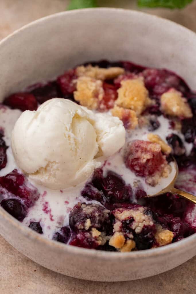 dessert aux fruits cuits dans un bol