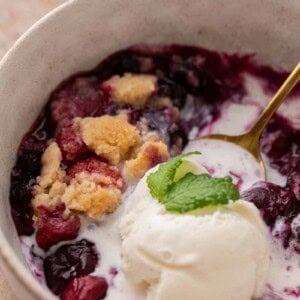 Recette de Cobbler aux Fruits Rouges Mélangés
