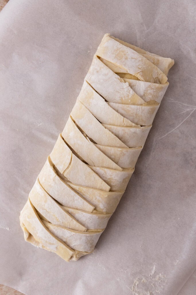 pâte tressée sur le dessus