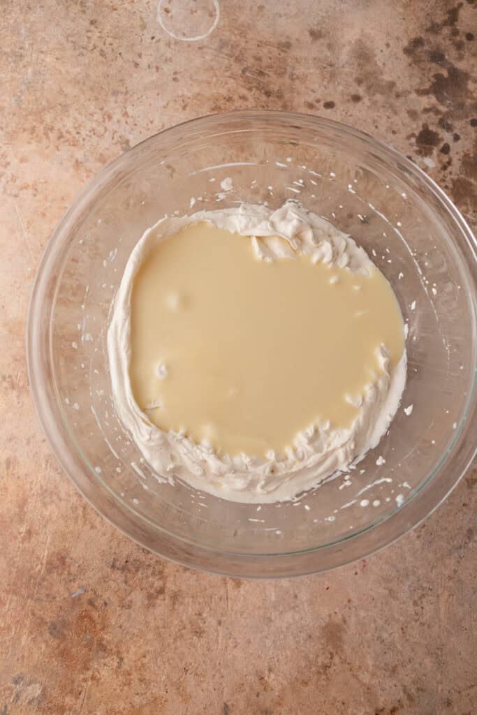 Ingrédients non mélangés dans un bol