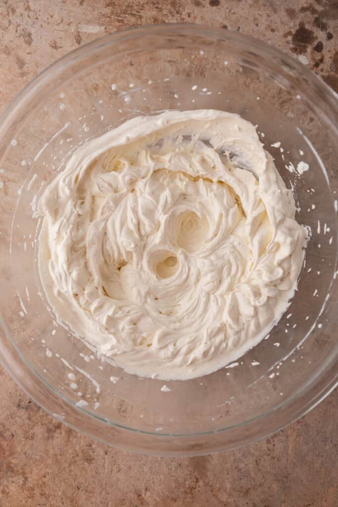 Ingrédients mélangés dans un bol