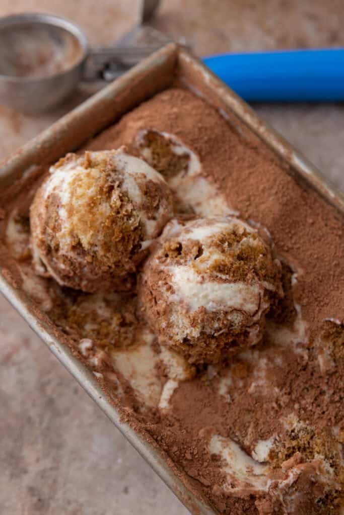 Recette glace tiramisu sans machine dans un moule à cake