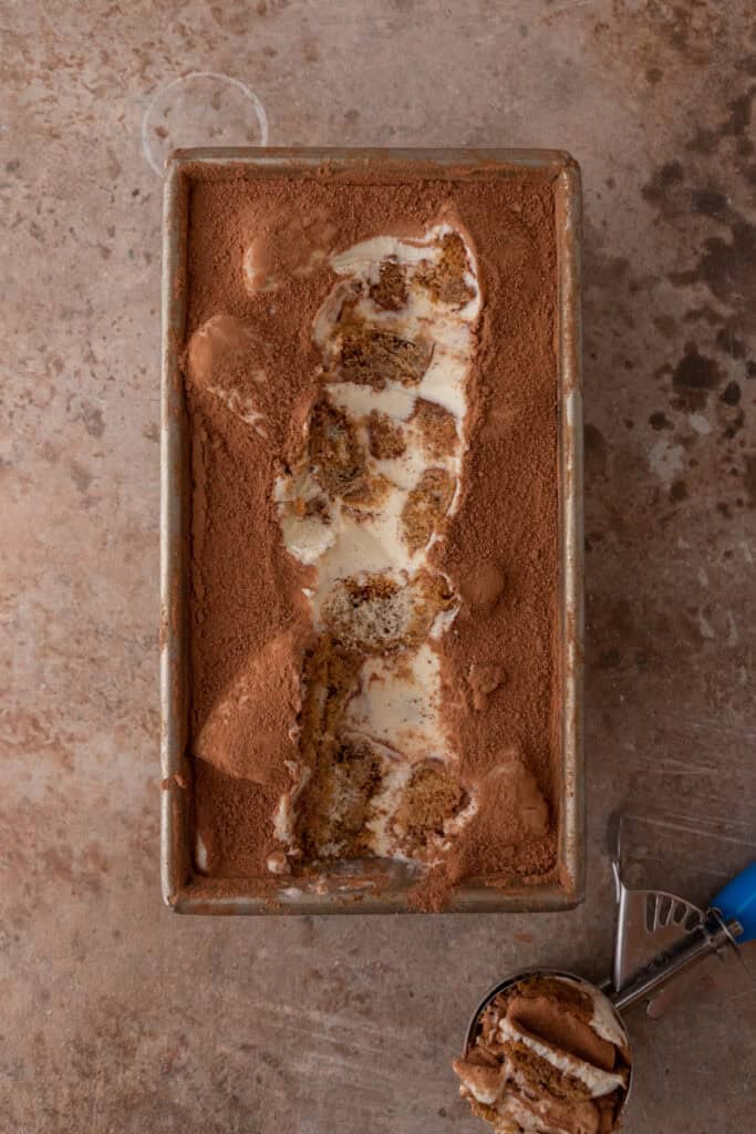 Glace tiramisu totalement congelée