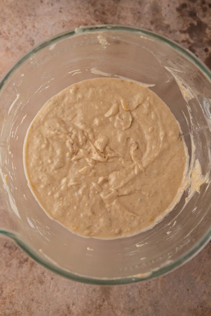 Ingrédients mélangés dans un bol