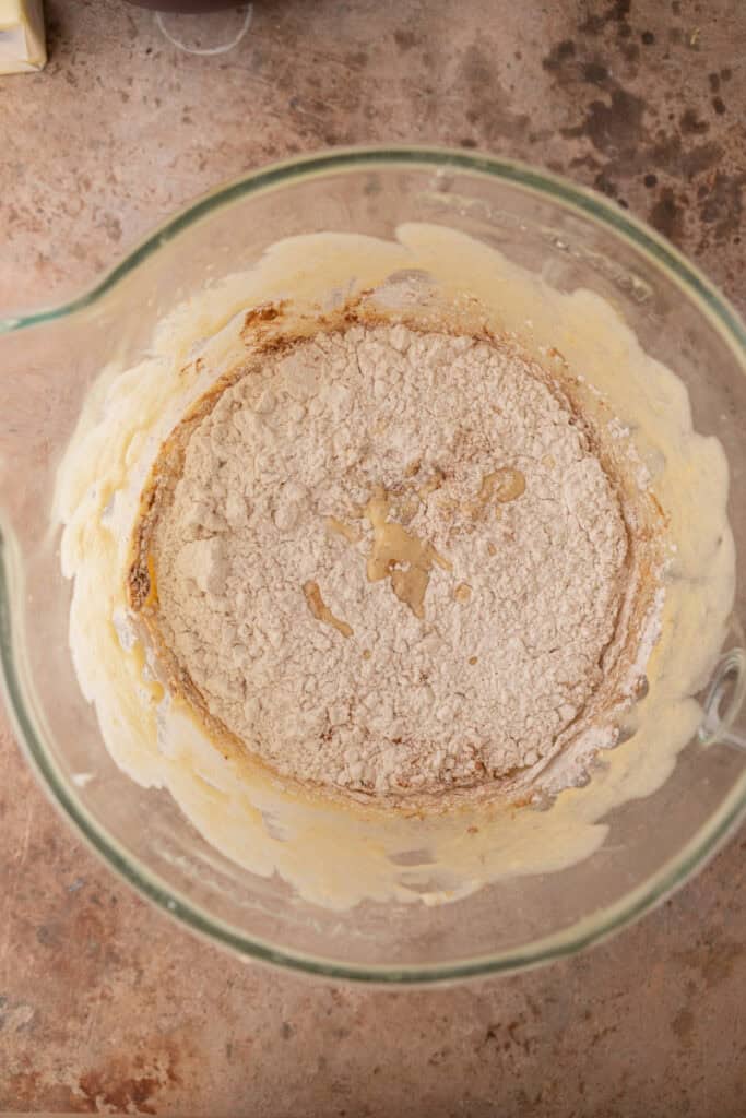 Ingrédients non mélangés dans un bol