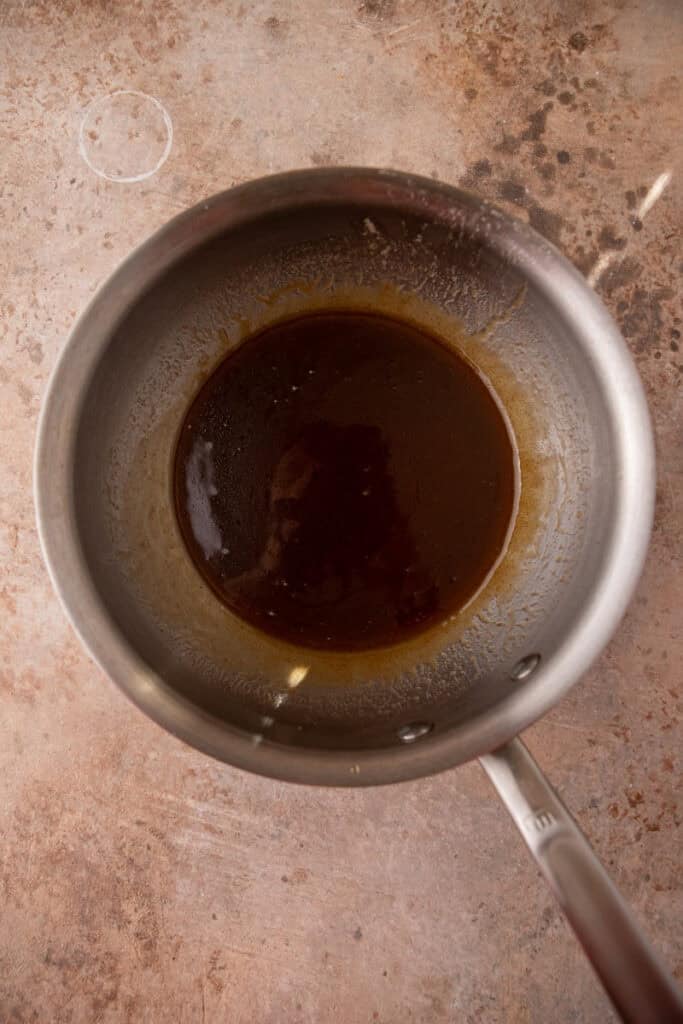 beurre brun dans une casserole