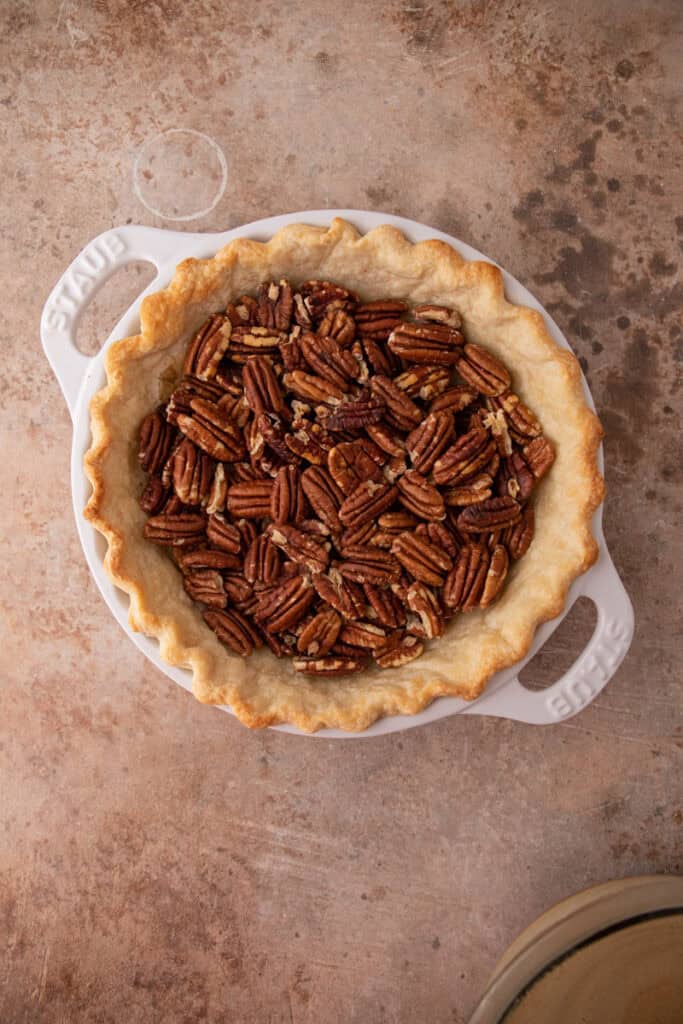 noix hachées dans une pâte