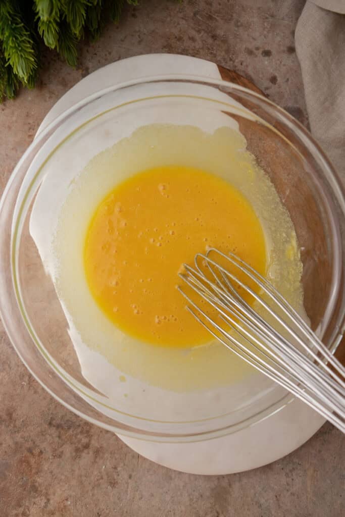 ingrédients mélangés dans un bol