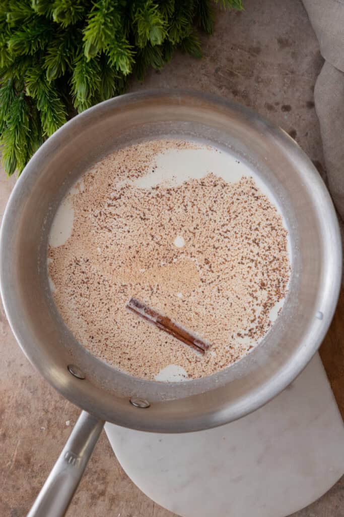 ingrédients non mélangés dans une casserole