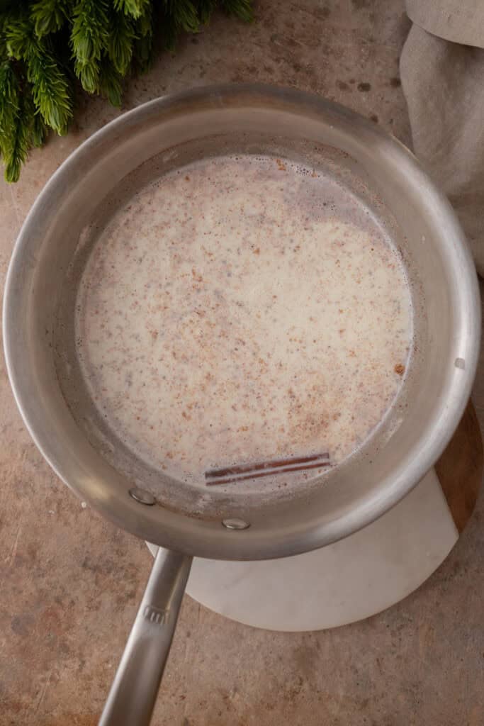 ingrédients mélangés dans une casserole